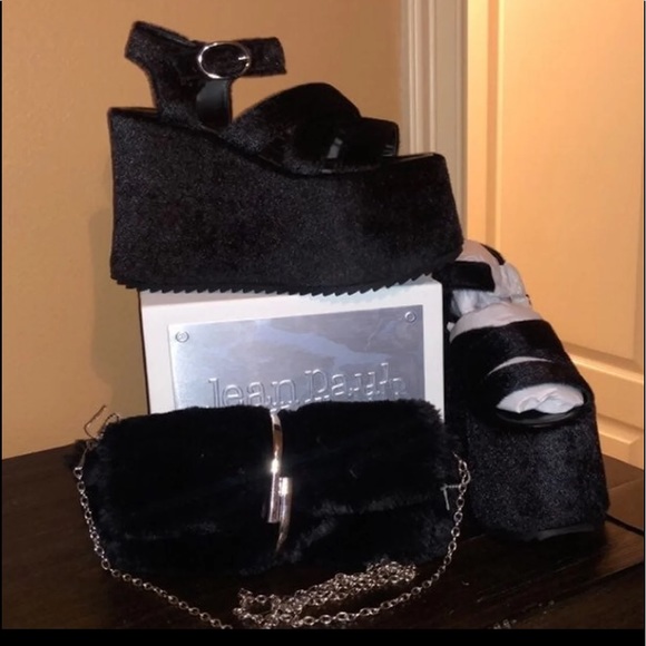 dELIA's BLACK FUR WEDGES LIKE NEW SIZE 6 RUNS LG 61/2 or 7 FINAL PRICE & SALE - Picture 4 of 5